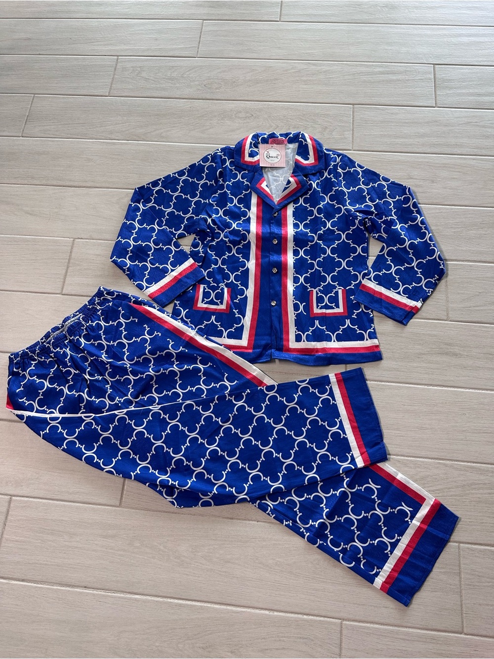 Print of patterns striped scratched silk pajamas